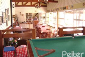 Casa à venda com 500m², 4 dormitórios, 3 suítes, 4 vagas, no bairro Tristeza em Porto Alegre