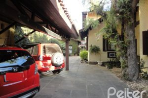 Casa à venda com 500m², 4 dormitórios, 3 suítes, 4 vagas, no bairro Tristeza em Porto Alegre