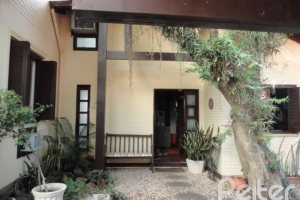 Casa à venda com 500m², 4 dormitórios, 3 suítes, 4 vagas, no bairro Tristeza em Porto Alegre