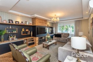 Casa à venda com 176m², 3 dormitórios, 1 suíte, 4 vagas, no bairro Tristeza em Porto Alegre