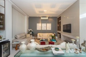 Casa à venda com 176m², 3 dormitórios, 1 suíte, 4 vagas, no bairro Tristeza em Porto Alegre