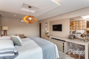 Casa à venda com 176m², 3 dormitórios, 1 suíte, 4 vagas, no bairro Tristeza em Porto Alegre