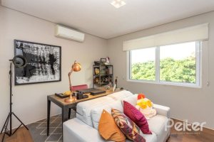 Casa à venda com 176m², 3 dormitórios, 1 suíte, 4 vagas, no bairro Tristeza em Porto Alegre