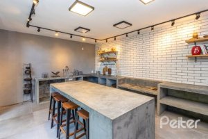 Casa à venda com 176m², 3 dormitórios, 1 suíte, 4 vagas, no bairro Tristeza em Porto Alegre