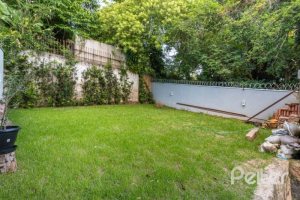 Casa à venda com 176m², 3 dormitórios, 1 suíte, 4 vagas, no bairro Tristeza em Porto Alegre