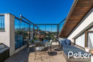 Cobertura à venda com 174m², 3 dormitórios, 1 suíte, 3 vagas, no bairro Tristeza em Porto Alegre