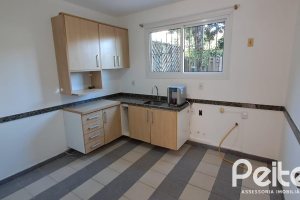 Casa em Condomínio à venda com 116m², 3 dormitórios, 1 suíte, 2 vagas, no bairro Cristal em Porto Alegre