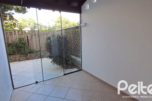 Casa em Condomínio à venda com 116m², 3 dormitórios, 1 suíte, 2 vagas, no bairro Cristal em Porto Alegre