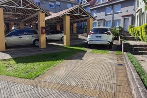 Casa em Condomínio à venda com 116m², 3 dormitórios, 1 suíte, 2 vagas, no bairro Cristal em Porto Alegre