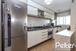 Apartamento à venda com 60m², 1 dormitório, 1 suíte, 1 vaga, no bairro Tristeza em PORTO ALEGRE