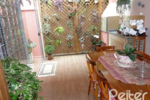 Casa em Condomínio à venda com 131m², 4 dormitórios, 2 suítes, 2 vagas, no bairro Tristeza em Porto Alegre