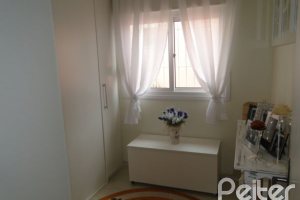 Casa em Condomínio à venda com 131m², 4 dormitórios, 2 suítes, 2 vagas, no bairro Tristeza em Porto Alegre