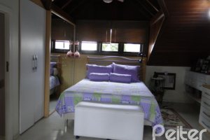 Casa em Condomínio à venda com 131m², 4 dormitórios, 2 suítes, 2 vagas, no bairro Tristeza em Porto Alegre
