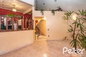 Casa à venda com 329m², 5 dormitórios, 1 suíte, 3 vagas, no bairro Tristeza em Porto Alegre