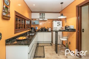 Casa à venda com 329m², 5 dormitórios, 1 suíte, 3 vagas, no bairro Tristeza em Porto Alegre