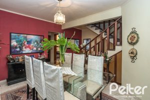 Casa à venda com 329m², 5 dormitórios, 1 suíte, 3 vagas, no bairro Tristeza em Porto Alegre