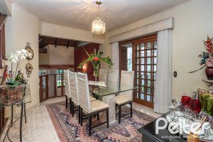 Casa à venda com 329m², 5 dormitórios, 1 suíte, 3 vagas, no bairro Tristeza em Porto Alegre