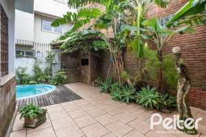 Casa à venda com 329m², 5 dormitórios, 1 suíte, 3 vagas, no bairro Tristeza em Porto Alegre