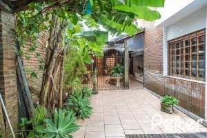 Casa à venda com 329m², 5 dormitórios, 1 suíte, 3 vagas, no bairro Tristeza em Porto Alegre