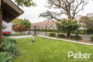 Casa à venda com 329m², 5 dormitórios, 1 suíte, 3 vagas, no bairro Tristeza em Porto Alegre