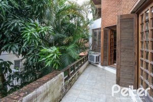 Casa à venda com 329m², 5 dormitórios, 1 suíte, 3 vagas, no bairro Tristeza em Porto Alegre