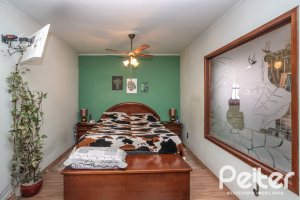 Casa à venda com 329m², 5 dormitórios, 1 suíte, 3 vagas, no bairro Tristeza em Porto Alegre