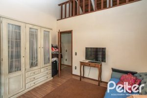 Casa à venda com 329m², 5 dormitórios, 1 suíte, 3 vagas, no bairro Tristeza em Porto Alegre