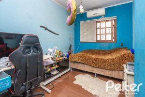 Casa à venda com 329m², 5 dormitórios, 1 suíte, 3 vagas, no bairro Tristeza em Porto Alegre