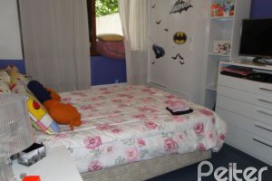 Casa em Condomínio à venda com 236m², 4 dormitórios, 1 suíte, 3 vagas, no bairro Espírito Santo em Porto Alegre