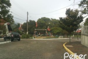 Casa em Condomínio à venda com 236m², 4 dormitórios, 1 suíte, 3 vagas, no bairro Espírito Santo em Porto Alegre