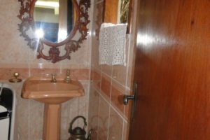 Casa em Condomínio à venda com 236m², 4 dormitórios, 1 suíte, 3 vagas, no bairro Espírito Santo em Porto Alegre