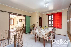 Casa à venda com 179m², 5 dormitórios, 3 vagas, no bairro Ipanema em Porto Alegre