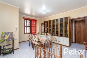 Casa à venda com 179m², 5 dormitórios, 3 vagas, no bairro Ipanema em Porto Alegre