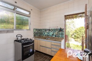 Casa à venda com 179m², 5 dormitórios, 3 vagas, no bairro Ipanema em Porto Alegre