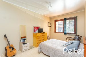 Casa à venda com 179m², 5 dormitórios, 3 vagas, no bairro Ipanema em Porto Alegre