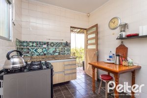 Casa à venda com 179m², 5 dormitórios, 3 vagas, no bairro Ipanema em Porto Alegre