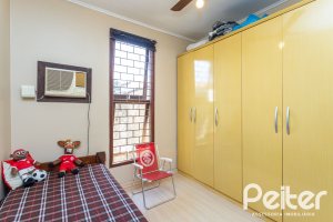 Casa à venda com 179m², 5 dormitórios, 3 vagas, no bairro Ipanema em Porto Alegre