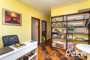 Casa à venda com 179m², 5 dormitórios, 3 vagas, no bairro Ipanema em Porto Alegre