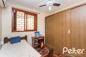 Casa à venda com 179m², 5 dormitórios, 3 vagas, no bairro Ipanema em Porto Alegre