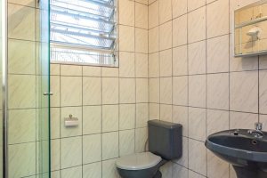 Casa à venda com 179m², 5 dormitórios, 3 vagas, no bairro Ipanema em Porto Alegre