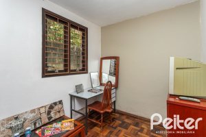 Casa à venda com 179m², 5 dormitórios, 3 vagas, no bairro Ipanema em Porto Alegre