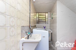 Casa à venda com 179m², 5 dormitórios, 3 vagas, no bairro Ipanema em Porto Alegre