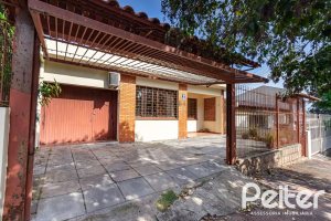 Casa à venda com 179m², 5 dormitórios, 3 vagas, no bairro Ipanema em Porto Alegre