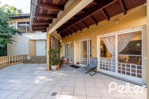 Casa à venda com 552m², 4 dormitórios, 2 suítes, 2 vagas, no bairro Jardim Isabel em Porto Alegre