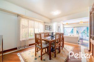 Casa à venda com 552m², 4 dormitórios, 2 suítes, 2 vagas, no bairro Jardim Isabel em Porto Alegre