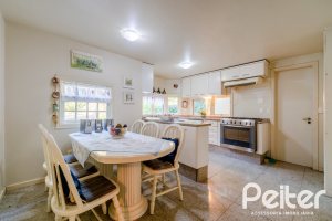 Casa à venda com 552m², 4 dormitórios, 2 suítes, 2 vagas, no bairro Jardim Isabel em Porto Alegre