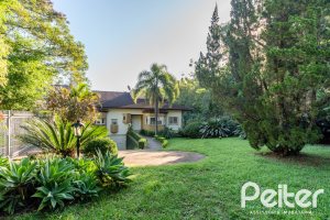 Casa à venda com 552m², 4 dormitórios, 2 suítes, 2 vagas, no bairro Jardim Isabel em Porto Alegre