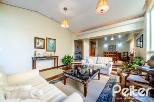 Casa à venda com 552m², 4 dormitórios, 2 suítes, 2 vagas, no bairro Jardim Isabel em Porto Alegre