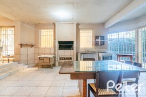 Casa à venda com 552m², 4 dormitórios, 2 suítes, 2 vagas, no bairro Jardim Isabel em Porto Alegre