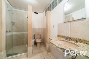 Casa à venda com 552m², 4 dormitórios, 2 suítes, 2 vagas, no bairro Jardim Isabel em Porto Alegre